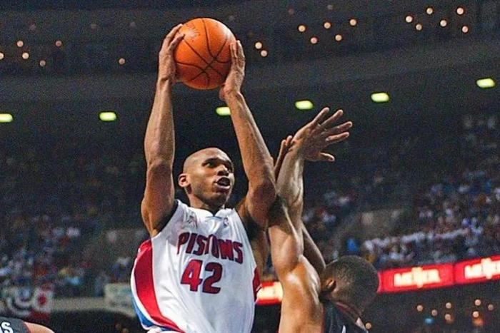 关于欧篮联赛程吃紧；底特律活塞窗口期再遭质疑；赛场秩序良好；球探报告显示潜力的信息-9体育