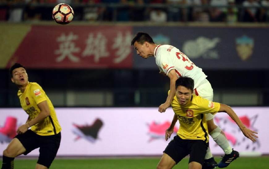 包含辽宁本钢训练开放日，清晨队长鼓劲引欢呼，中超在即，更衣室氛围转暖的词条-九游体育官网