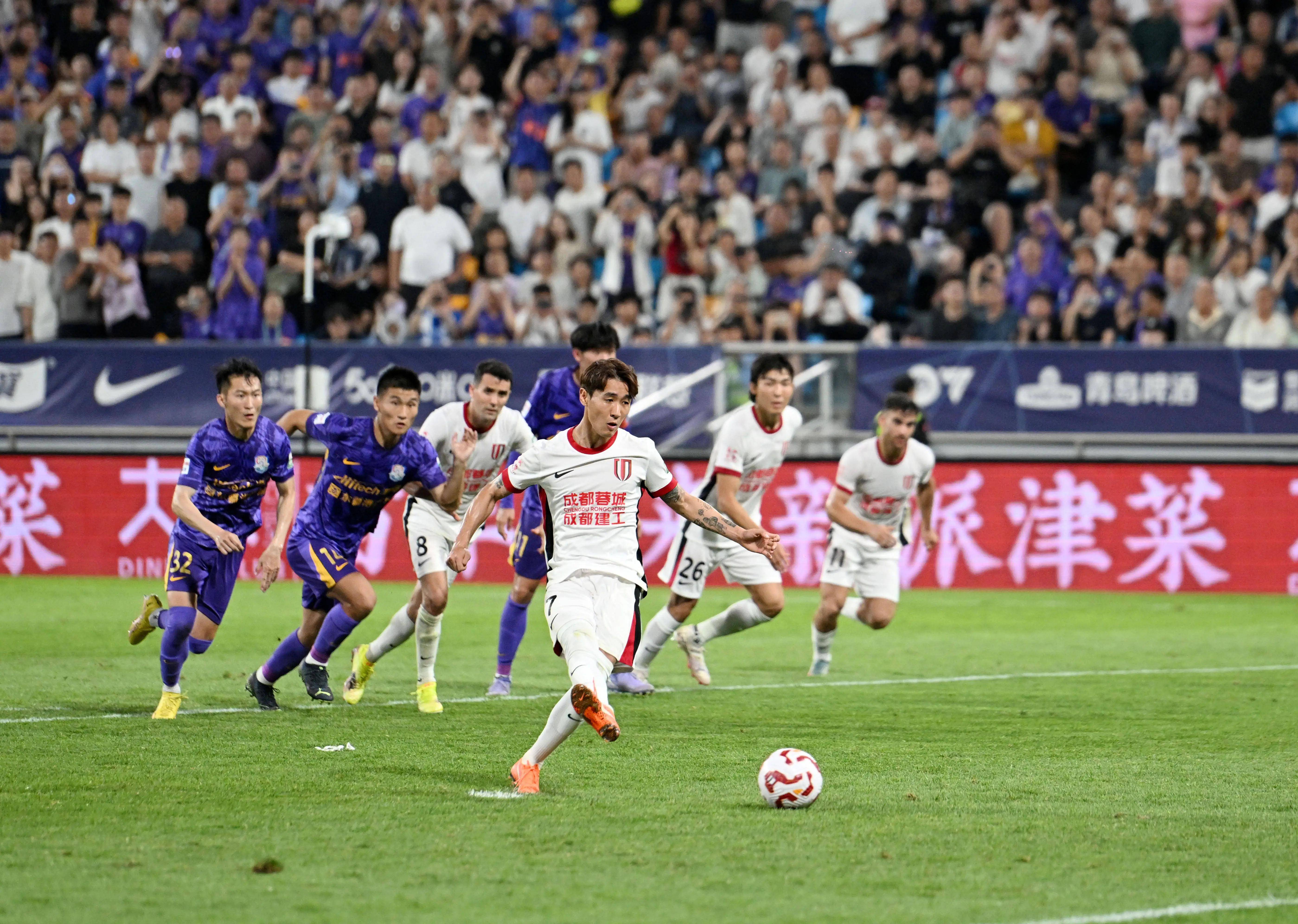 关于加时末段足总杯焦点战，曼联官宣签约，更衣室稳定，赛程密集仍需轮换的信息-九游体育app